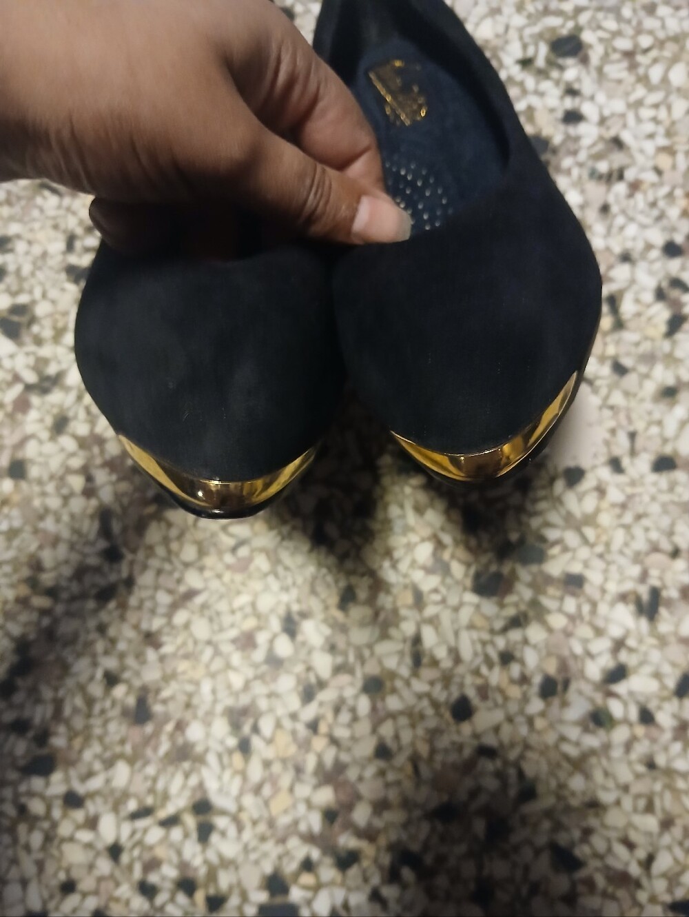 Vintage Vanna White, Black With Gold Trim Kitten Heels Size 9 - Picture 7 of 11